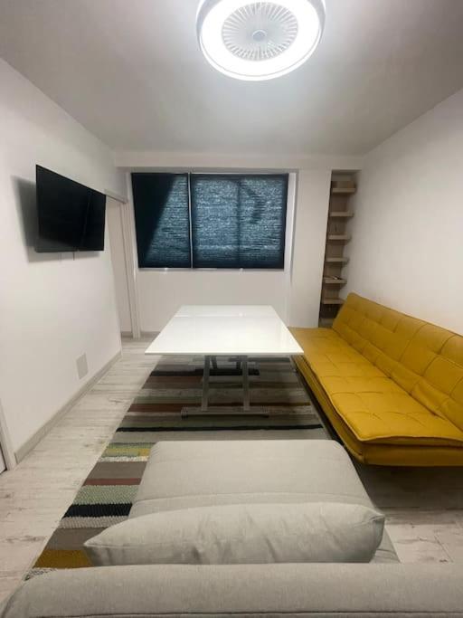 Renovated Modern In The Center Apartment *